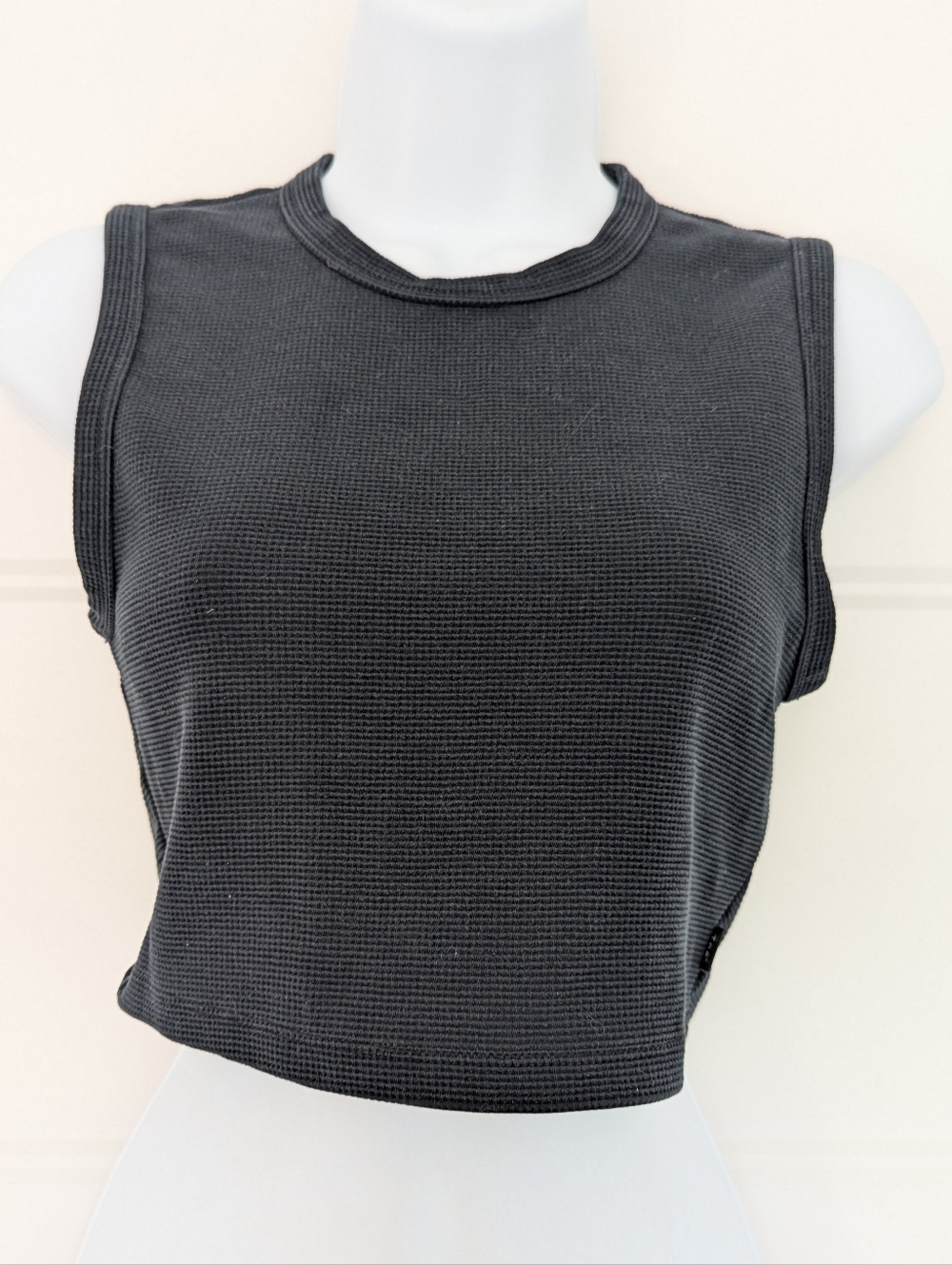 TNA Aritzia Waffle Knit Cropped Tank Top Grey Size S Basic